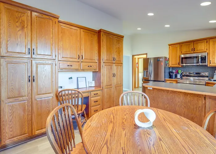 Work & Play: Pet-friendly 6 Mi To Dtwn *