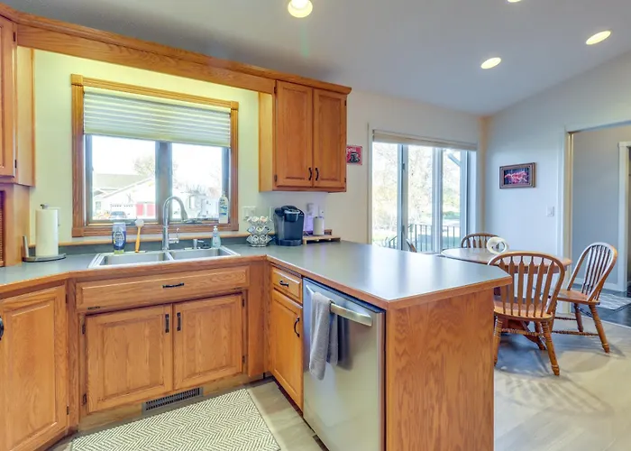 Work & Play: Pet-friendly 6 Mi To Dtwn Holiday home *