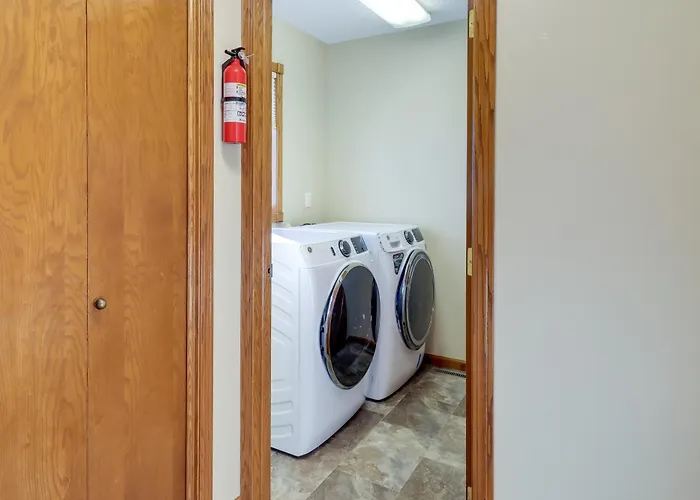 Work & Play: Pet-friendly 6 Mi To Dtwn * Fargo