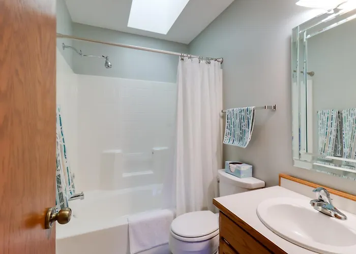 Work & Play: Pet-friendly 6 Mi To Dtwn *